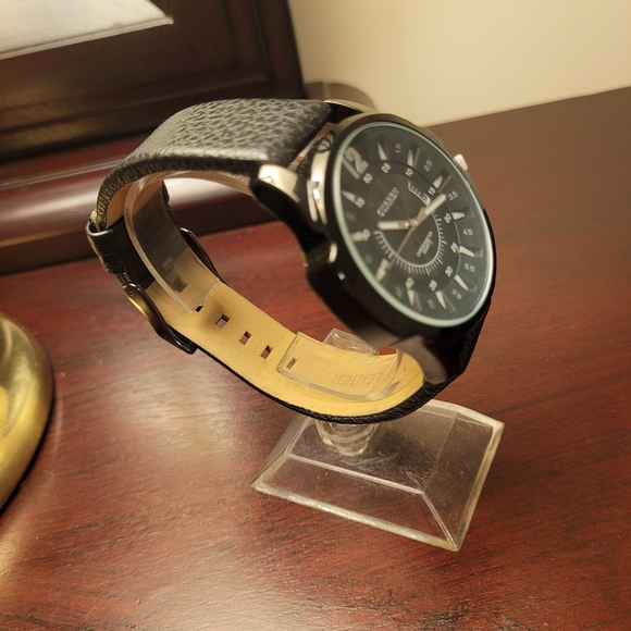 New Black Men’s Curren Fashion Watch - Picture 3 of 3